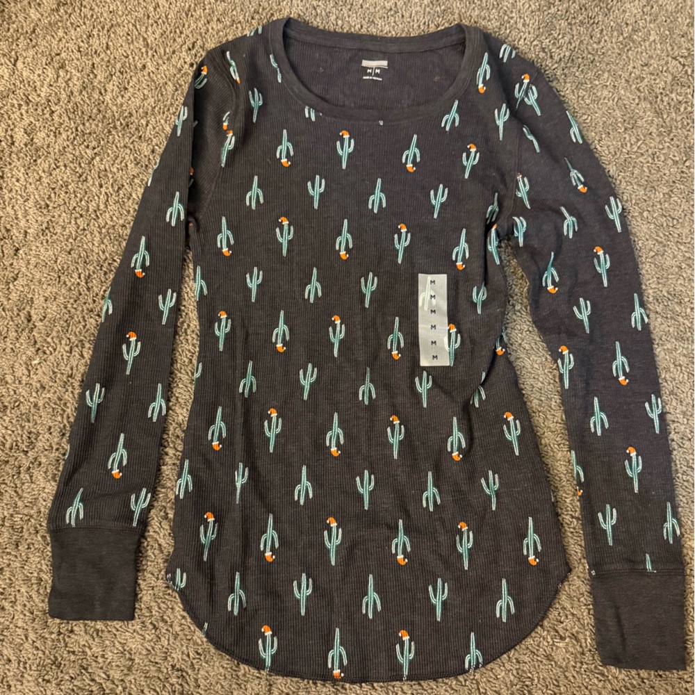 NWOT Old Navy Charcoal Holiday Cactus Print Long Sleeve Tee
